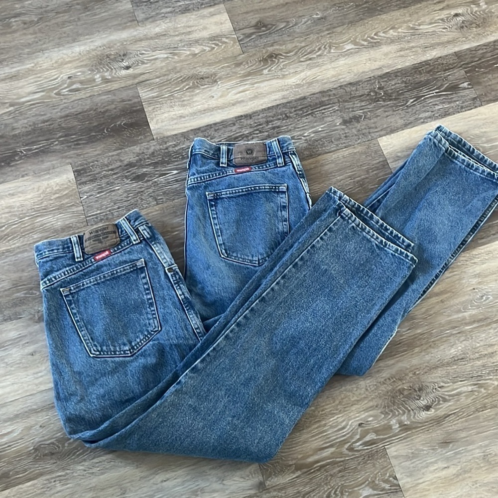 Bundle of Men’s Wrangler premium Jeans 35 x 32 straight leg reg fit set of 2